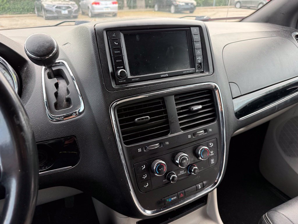 Used 2019 Dodge Grand Caravan SXT FWD image 13