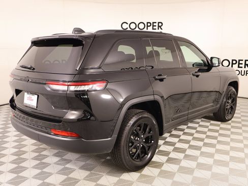 Used 2025 Jeep Grand Cherokee 4WD image 21
