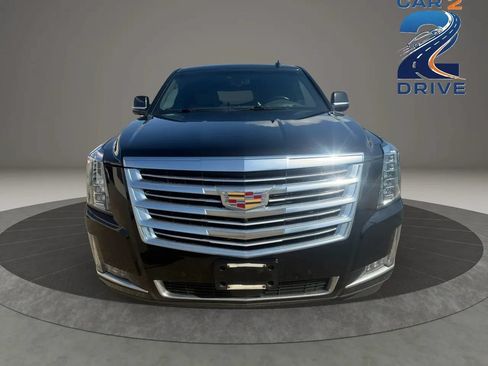 Used 2017 Cadillac Escalade Platinum AWD/4WD image 3