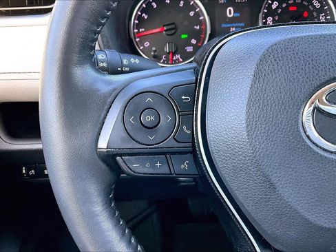 Used 2020 Toyota RAV4 XLE Premium image 23