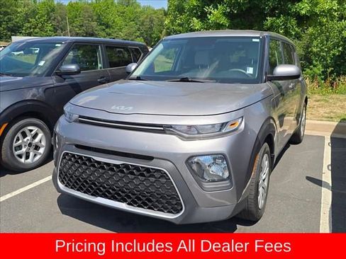 Used 2022 Kia Soul LX FWD image 3