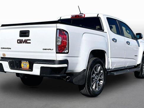 Used 2018 GMC Canyon Denali image 2