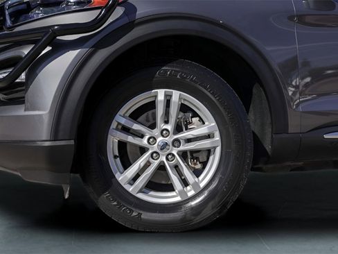 Used 2021 Ford Explorer XLT w/ Equipment Group 202A image 4