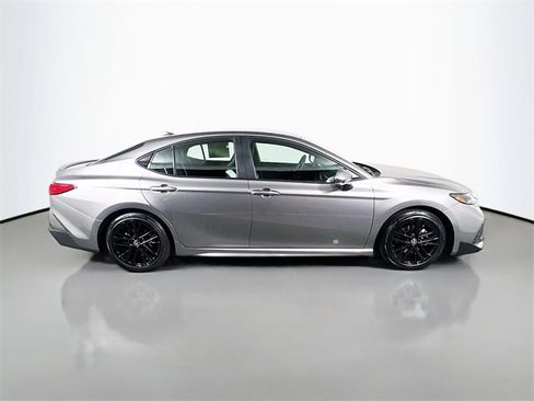 Used 2025 Toyota Camry SE image 8