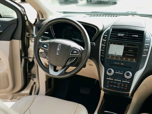 Used 2017 Lincoln MKC Reserve w/ Lincoln MKC Climate Package image 8