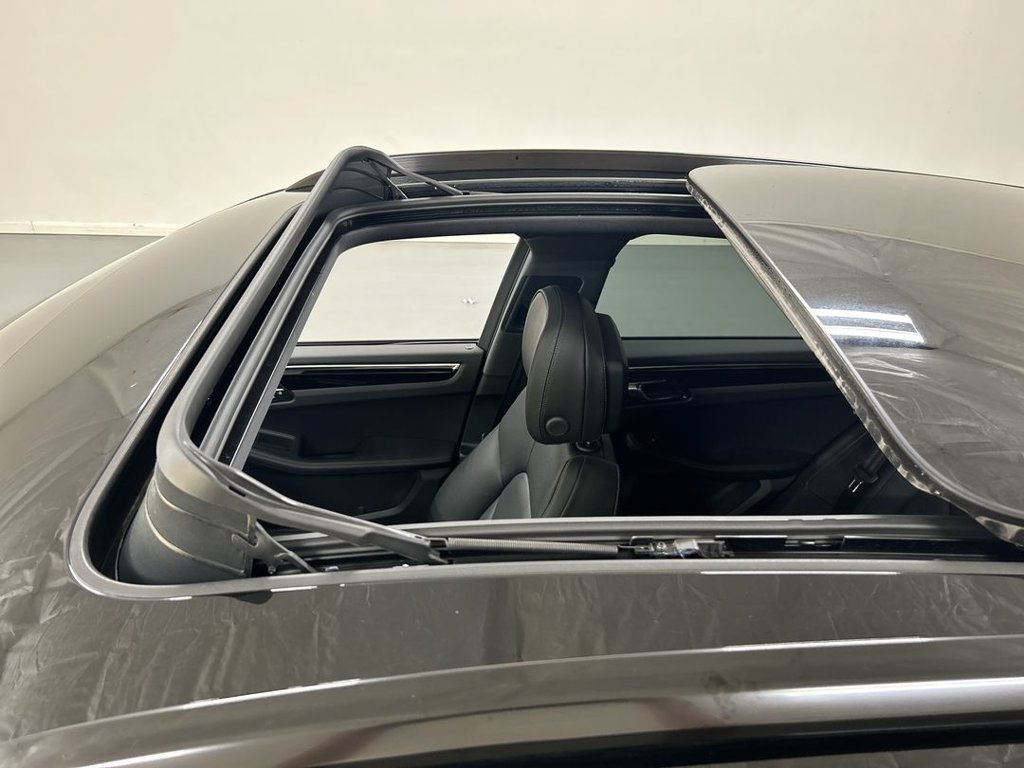 Certified 2026 Porsche Macan AWD/4WD image 20