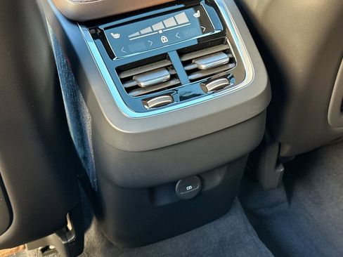 Certified 2025 Volvo XC90 B5 Plus w/ Protection Package Premier image 13