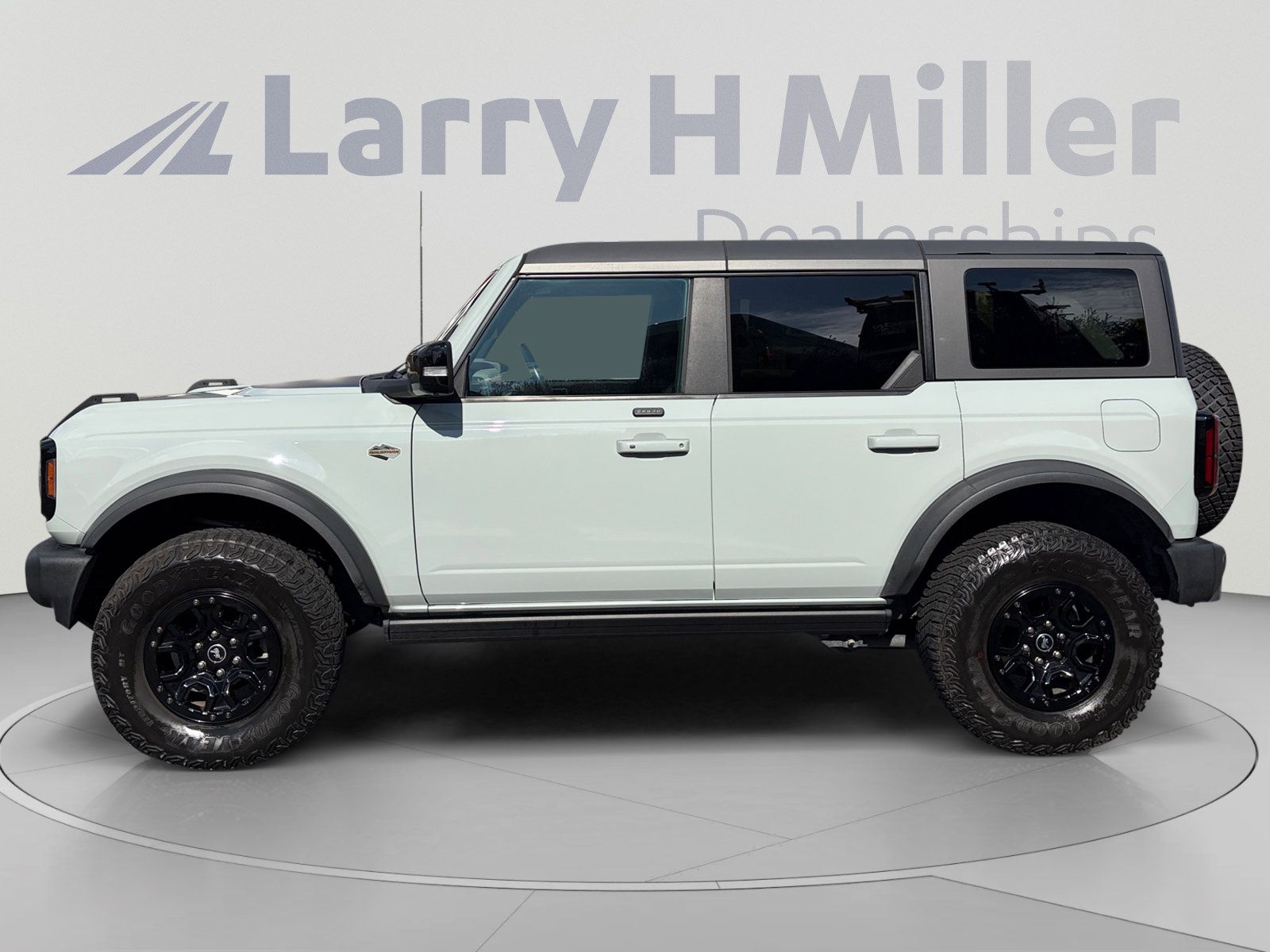 Used 2021 Ford Bronco Wildtrak AWD/4WD image 2