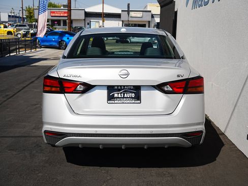 Used 2024 Nissan Altima 2.5 SV image 5