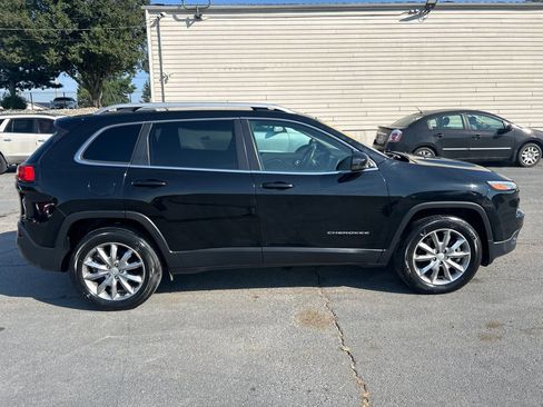 Used 2017 Jeep Cherokee Limited AWD/4WD image 5