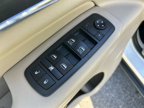 Used 2021 Jeep Grand Cherokee Limited w/ Premium Lighting Group AWD/4WD image 16