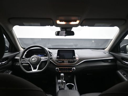 Used 2024 Nissan Altima 2.5 SV image 14