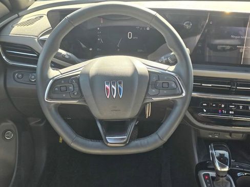 Used 2025 Buick Envista Avenir image 23