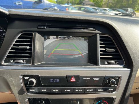 Used 2017 Hyundai Sonata SE FWD image 17