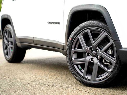 New 2026 Jeep Compass Latitude image 2