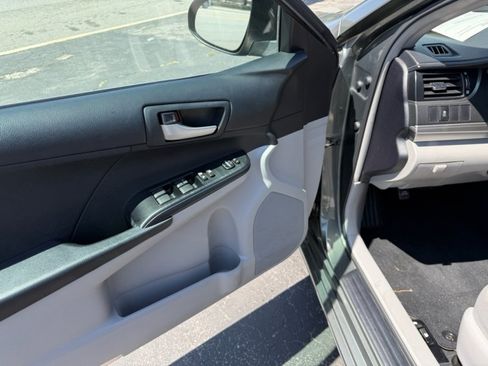 Used 2012 Toyota Camry LE FWD image 16