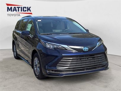 New 2025 Toyota Sienna LE