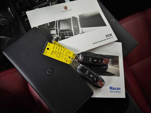 Used 2015 Porsche Macan Turbo image 26