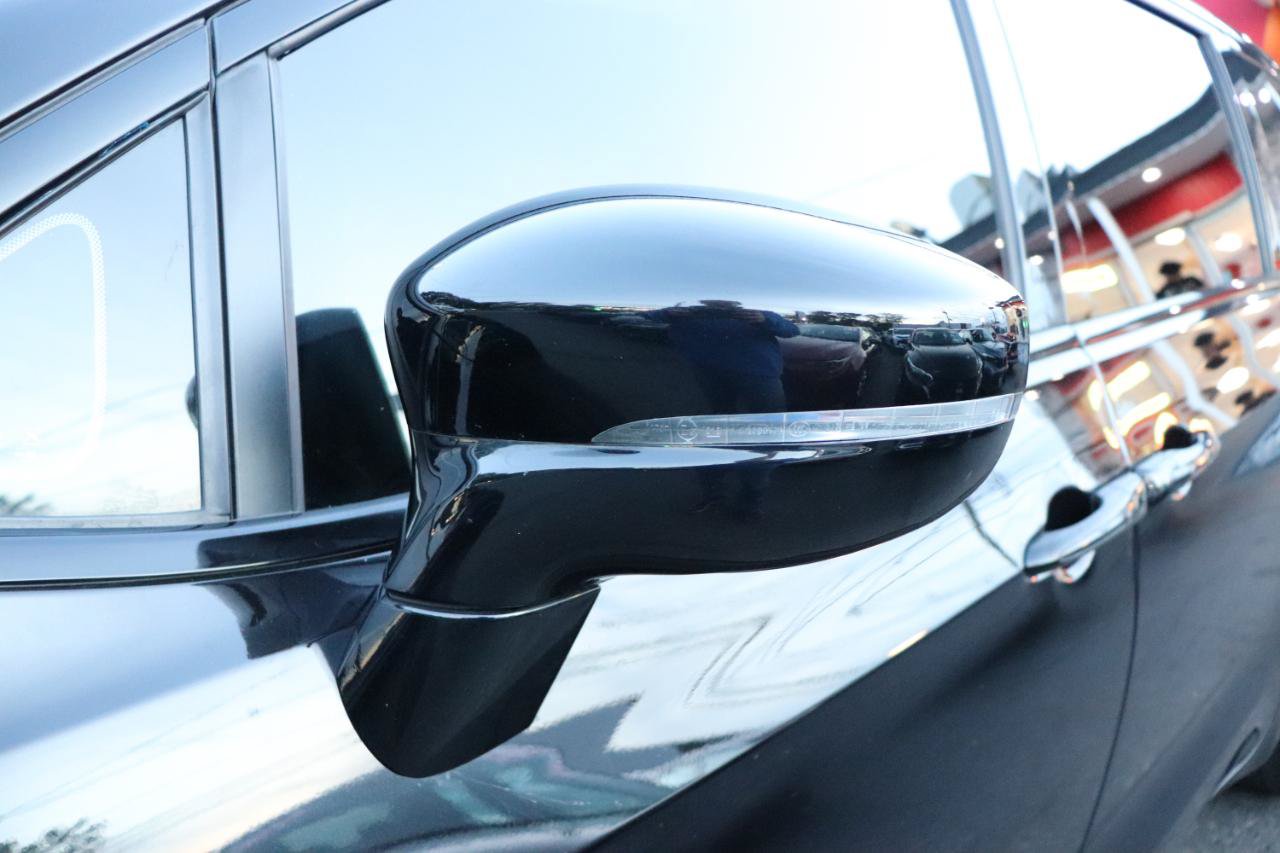 Used 2025 Chrysler Pacifica Limited FWD image 63