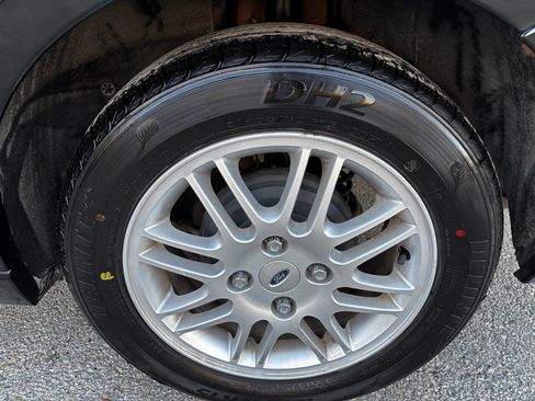 Used 2010 Ford Focus SE image 19