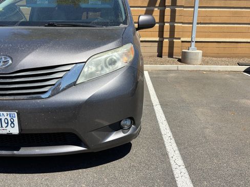 Used 2014 Toyota Sienna XLE FWD image 8
