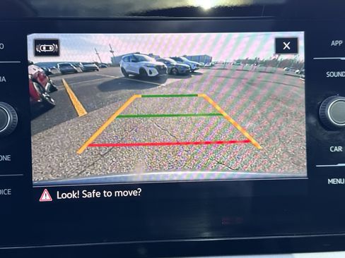 Certified 2025 Volkswagen Taos SE image 12