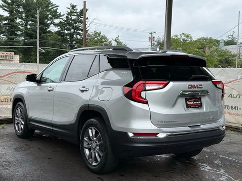 Used 2022 GMC Terrain SLT image 11