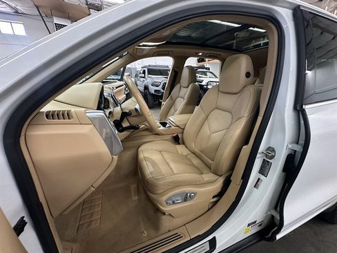 Used 2013 Porsche Cayenne Diesel AWD/4WD image 32