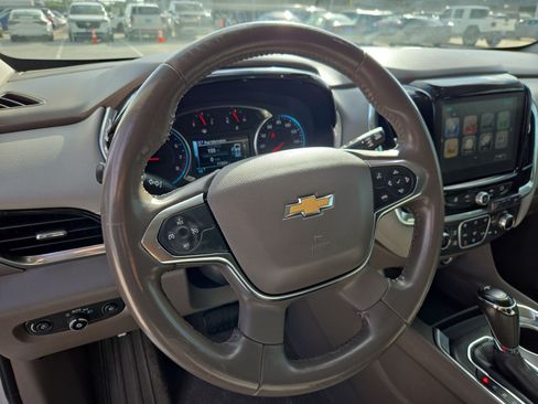 Used 2019 Chevrolet Traverse LT w/ LT Premium Package AWD/4WD image 16