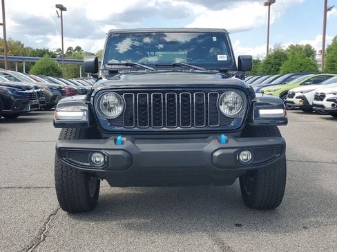 Used 2024 Jeep Wrangler Unlimited w/ Convenience Group AWD/4WD image 2