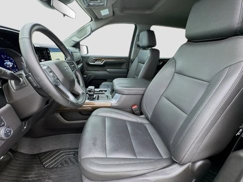 Used 2024 Chevrolet Silverado 1500 LT Trail Boss w/ Convenience Package II AWD/4WD image 8