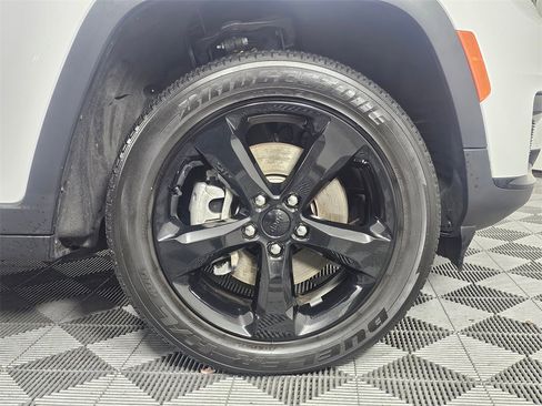 Used 2022 Jeep Grand Cherokee L Altitude image 9