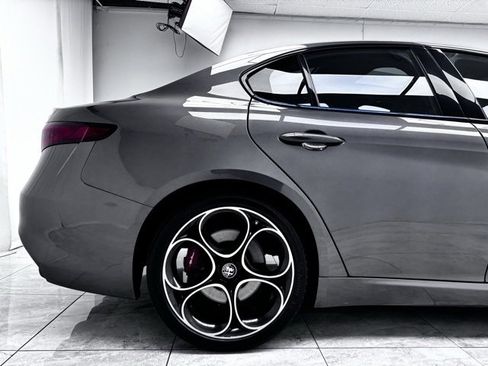 Used 2023 Alfa Romeo Giulia Veloce image 12