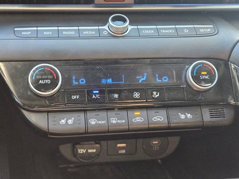 Used 2025 Hyundai Elantra Limited FWD image 23