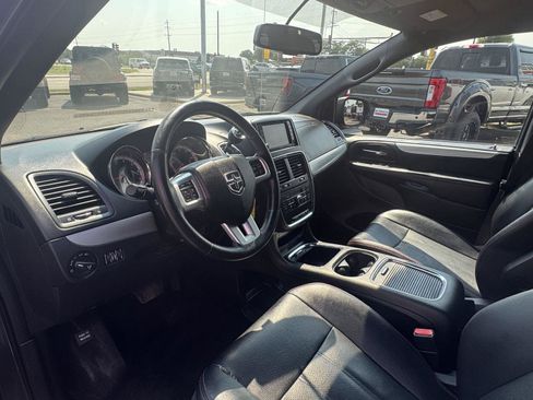 Used 2017 Dodge Grand Caravan GT FWD image 16