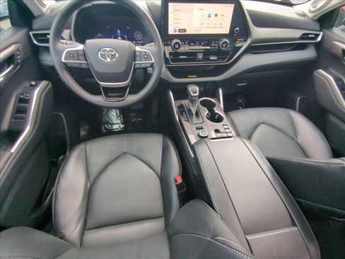 Used 2023 Toyota Highlander Limited image 17