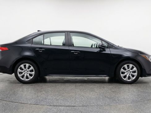 Used 2025 Toyota Corolla LE FWD image 11