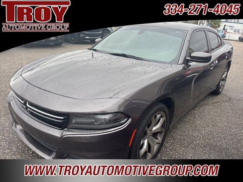 Used 2017 Dodge Charger SE image 9