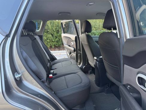 Used 2018 Kia Soul + image 14