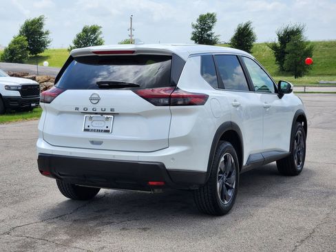 Used 2025 Nissan Rogue SV FWD image 5