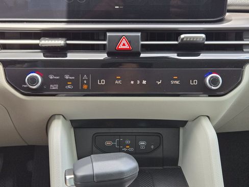 New 2026 Kia Sportage EX FWD image 16