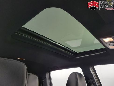 Used 2017 Toyota Tacoma TRD Off-Road w/ Premium & Technology Package image 17