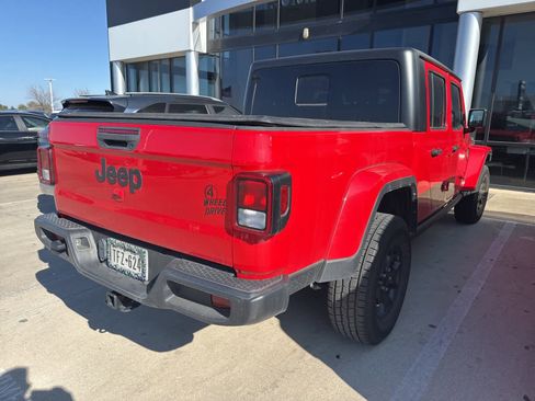 Used 2023 Jeep Gladiator Sport image 4