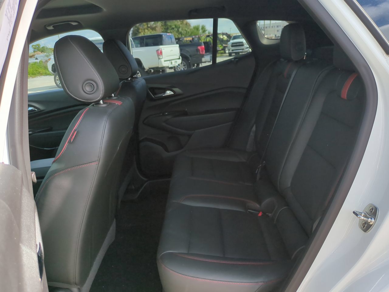 Used 2024 Chevrolet Trax RS w/ Sunroof Package FWD image 13