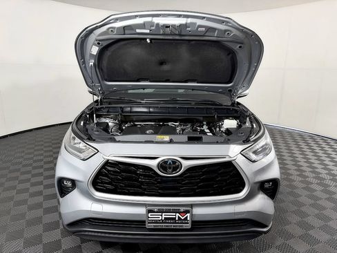 Used 2020 Toyota Highlander XLE AWD/4WD image 23