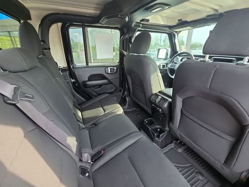 Used 2020 Jeep Gladiator Overland AWD/4WD image 14