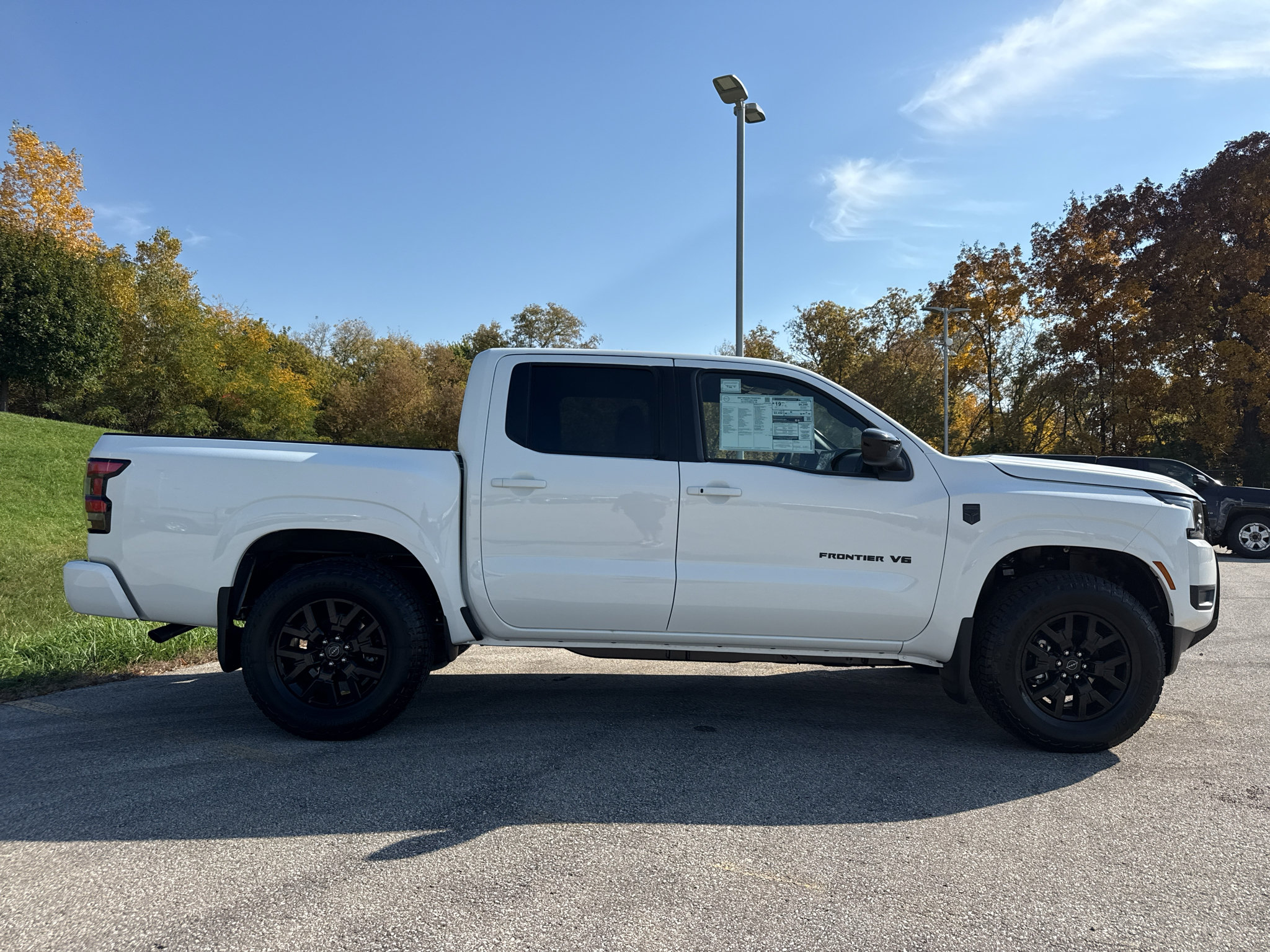 New 2027 Nissan Frontier SV w/ SV Convenience Package AWD/4WD image 16