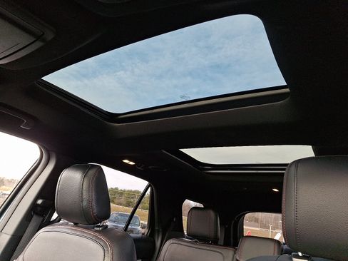 Used 2018 Ford Explorer Sport w/ Equipment Group 401A image 14