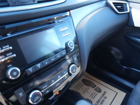 Used 2015 Nissan Rogue SV image 13