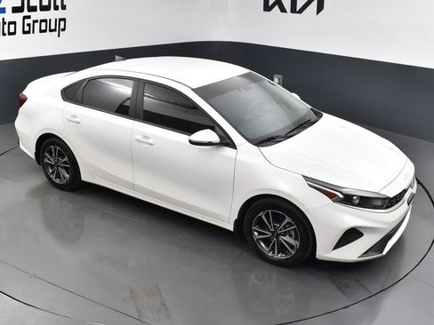 Certified 2023 Kia Forte LXS w/ LXS Technology Package FWD image 15